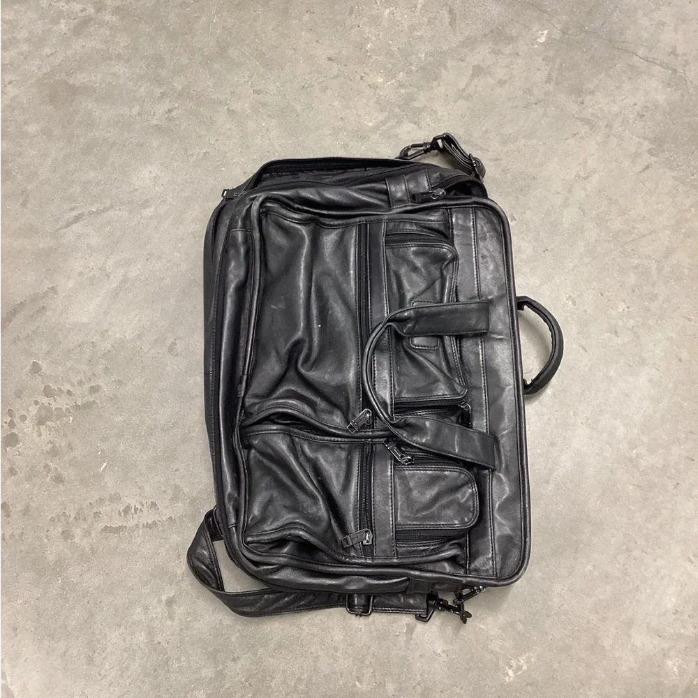 Tumi Black Leather Laptop Briefcase with Detachable Shoulder Strap